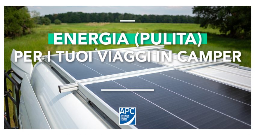 Pannello fotovoltaico sul tetto di un camper