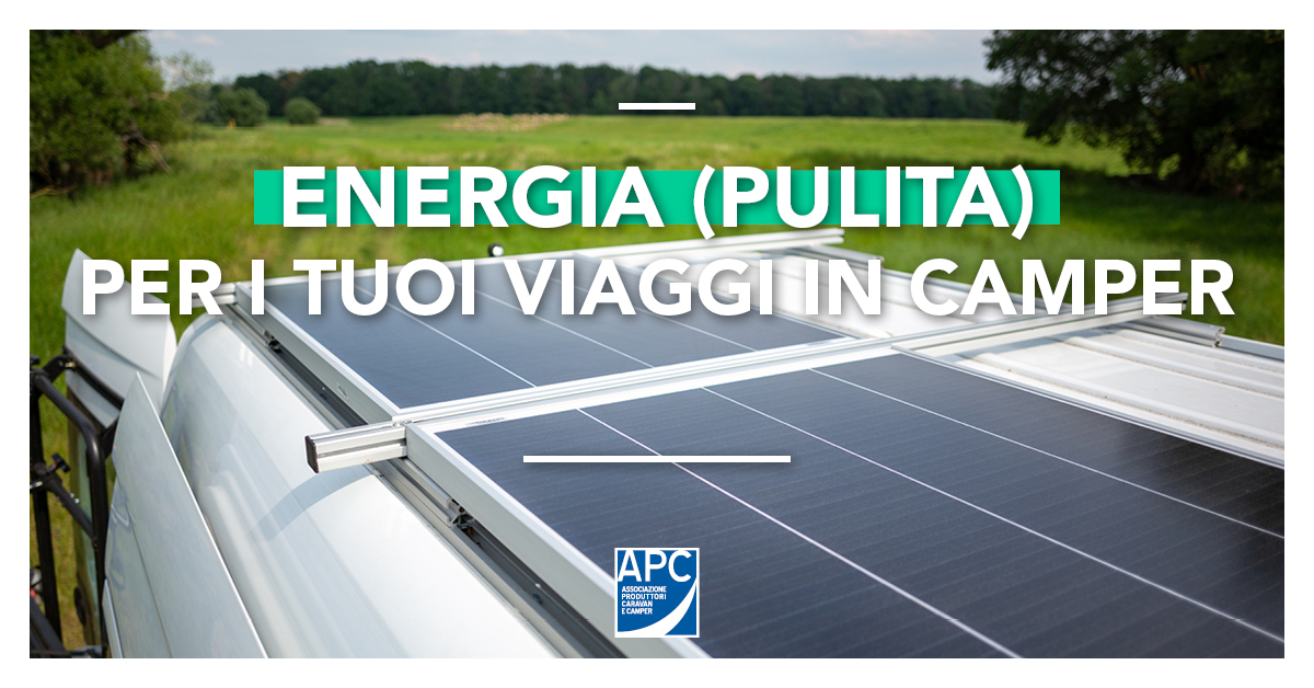 Pannello fotovoltaico sul tetto di un camper