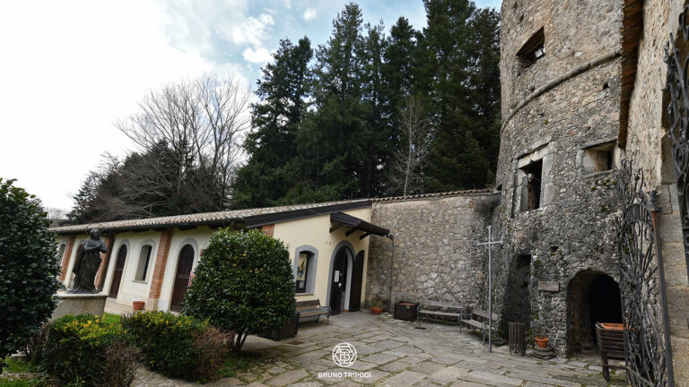 Un Viaggio nell’Anima Silenziosa della Calabria: Scopri la Certosa di Serra San Bruno con la tua APC Gold Card!